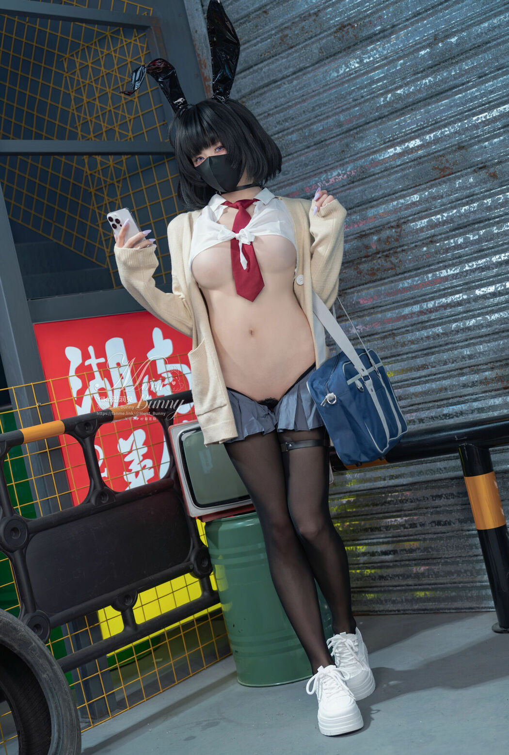 Coser@黏黏团子兔 – 2025年10月作品 賽博逆JK (88P)