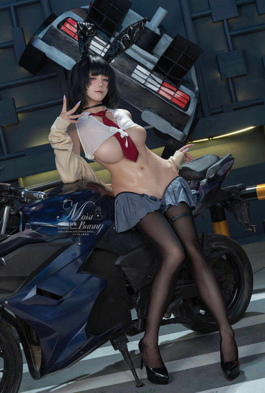 Coser@黏黏团子兔 – 2025年10月作品 賽博逆JK (88P)