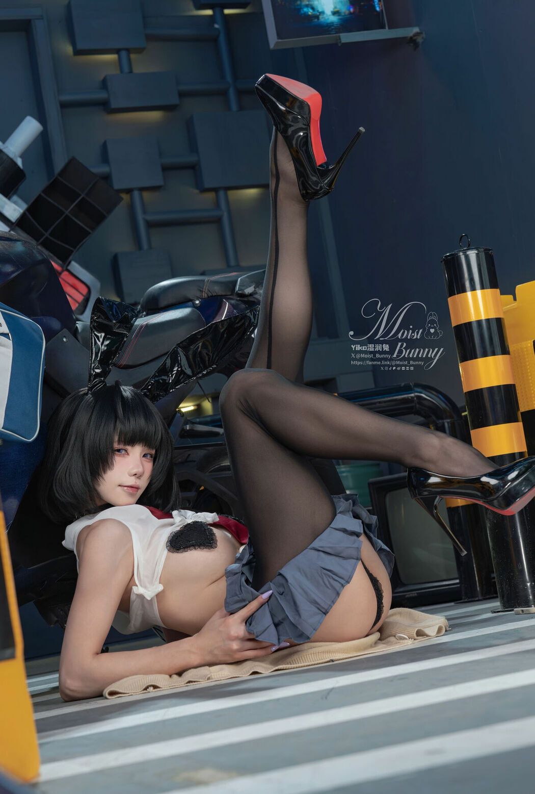 Coser@黏黏团子兔 – 2025年10月作品 賽博逆JK (88P)