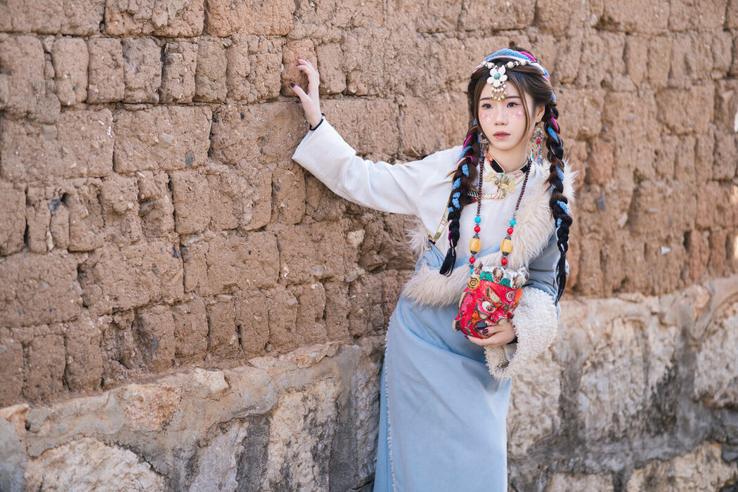 YiTuYu艺图语 Vol.8902 Huang Ying (26P)