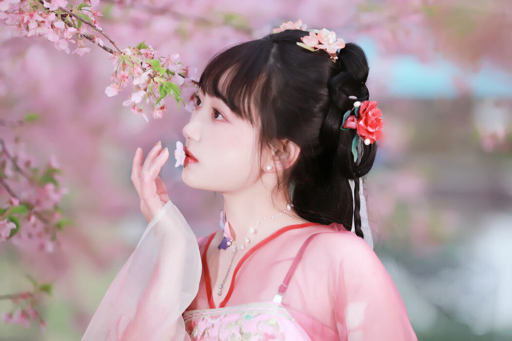 YiTuYu艺图语 Vol.8908 Xiao Wang Sui Bin Bin (14P)