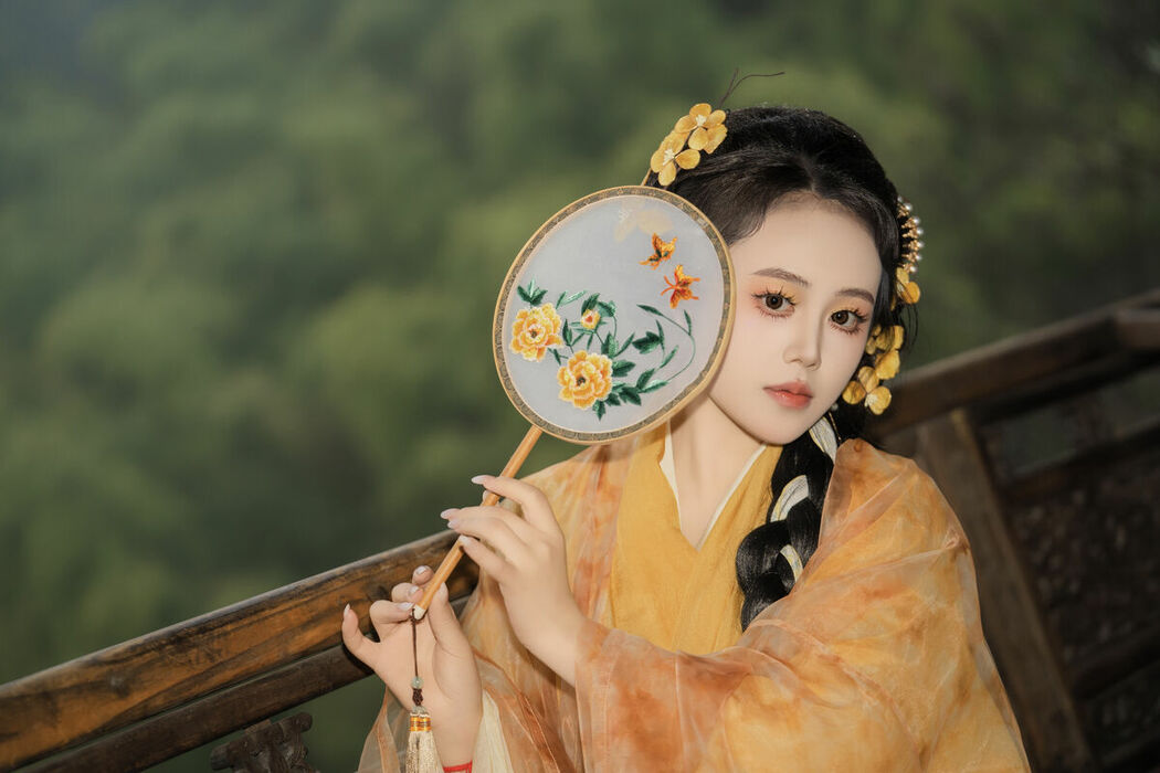 YiTuYu艺图语 Vol.8913 Zhou Feng Qin (25P)