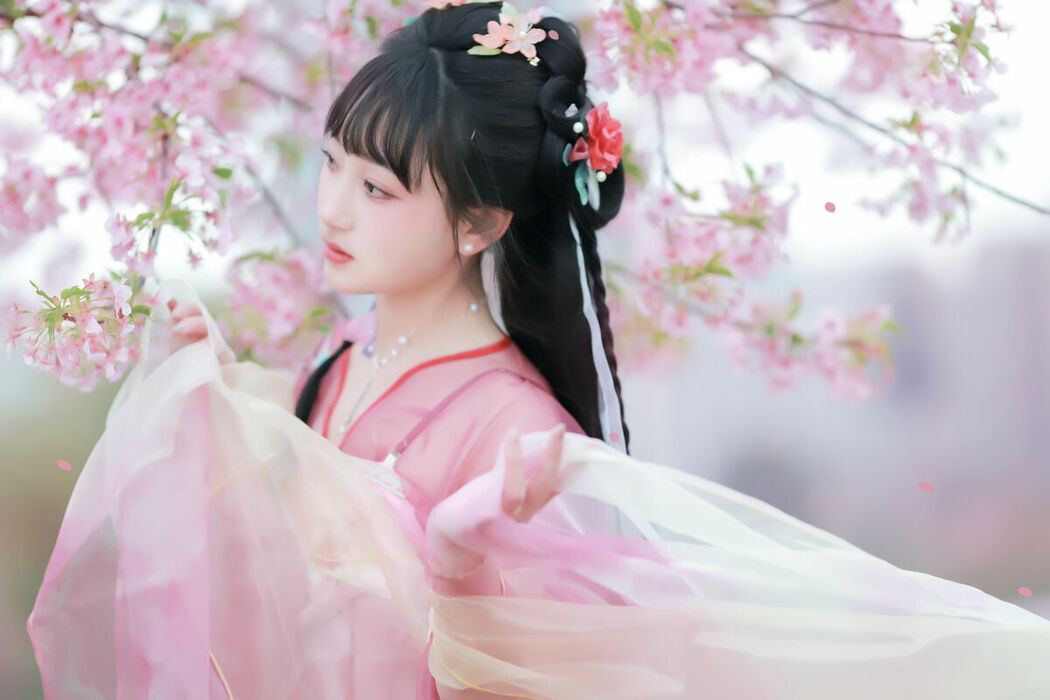 YiTuYu艺图语 Vol.8908 Xiao Wang Sui Bin Bin (14P)