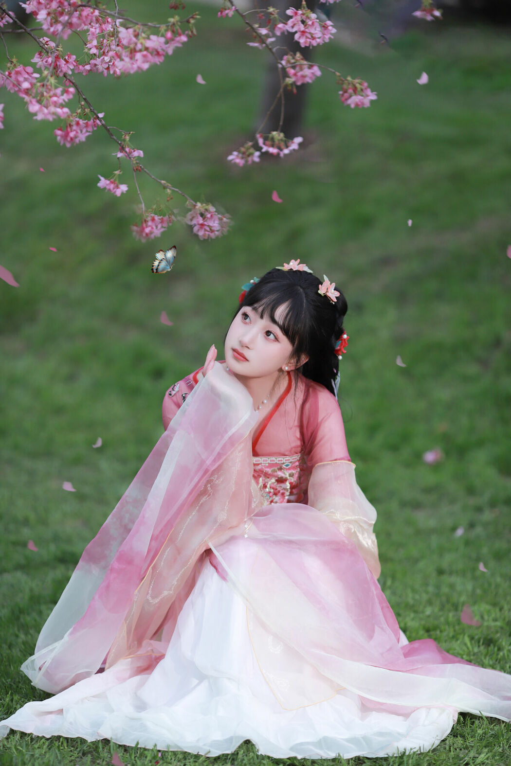 YiTuYu艺图语 Vol.8908 Xiao Wang Sui Bin Bin (14P)