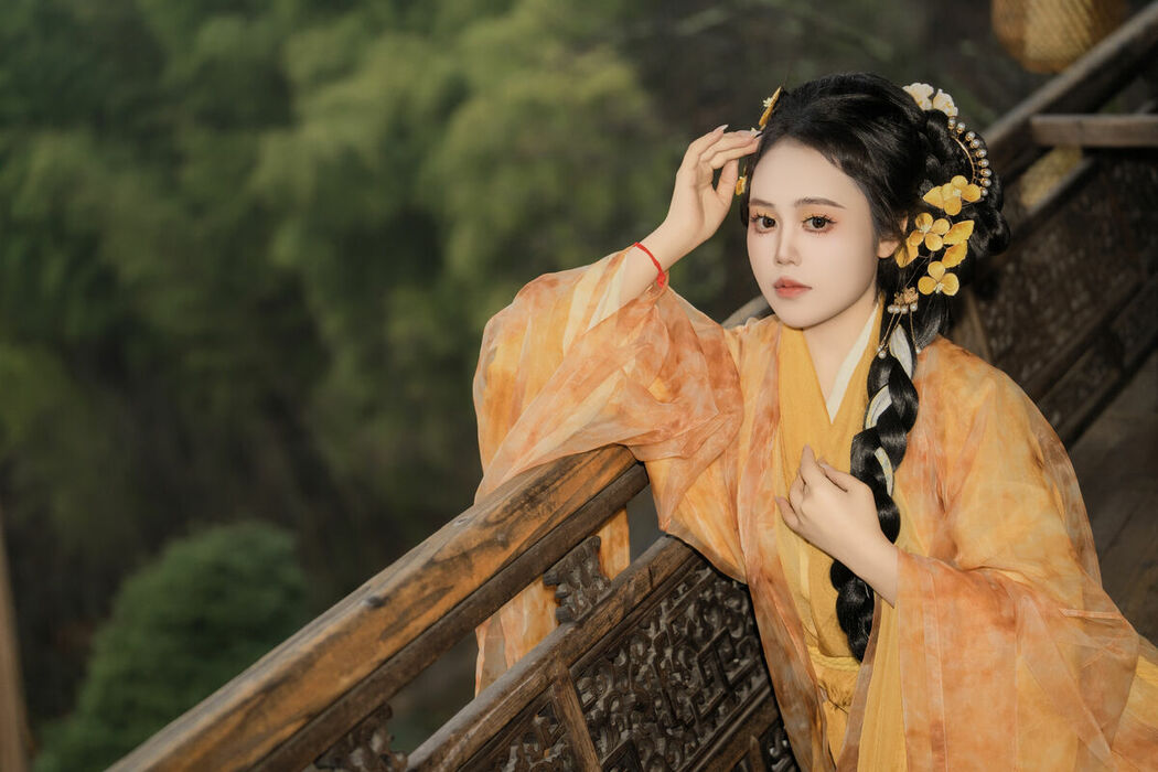 YiTuYu艺图语 Vol.8913 Zhou Feng Qin (25P)