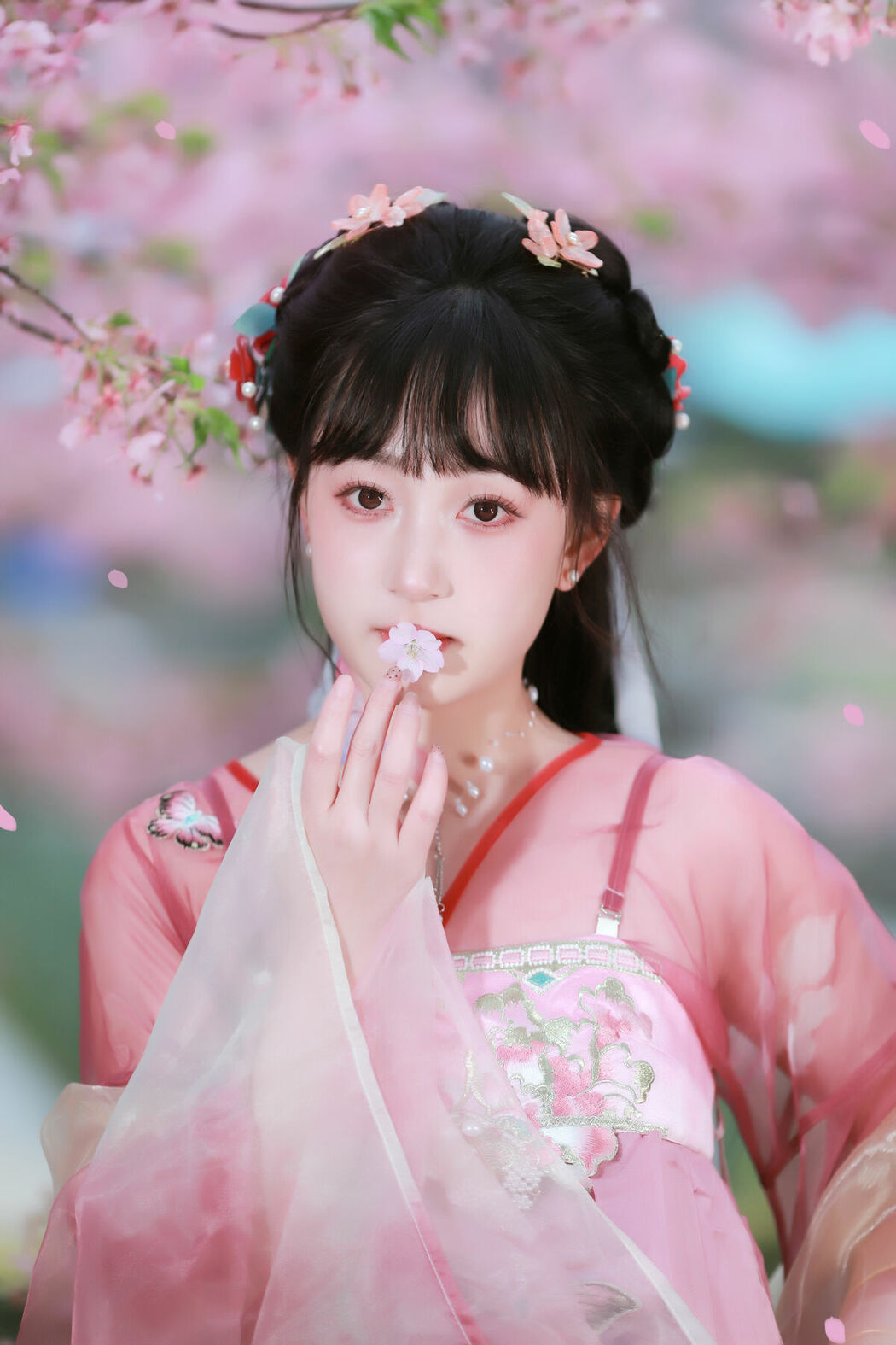 YiTuYu艺图语 Vol.8908 Xiao Wang Sui Bin Bin (14P)