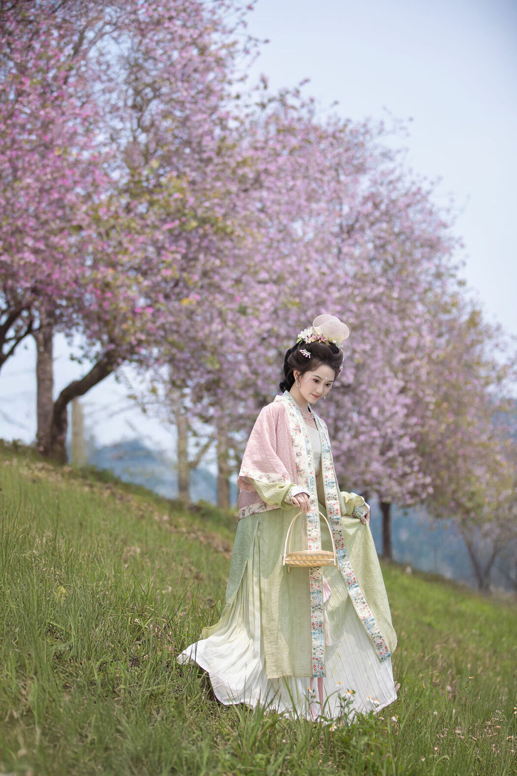 YiTuYu艺图语 Vol.8918 Jiu Shi Jiao Mei Nan A (34P)