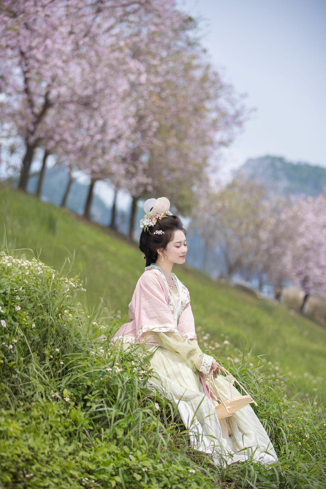 YiTuYu艺图语 Vol.8918 Jiu Shi Jiao Mei Nan A (34P)