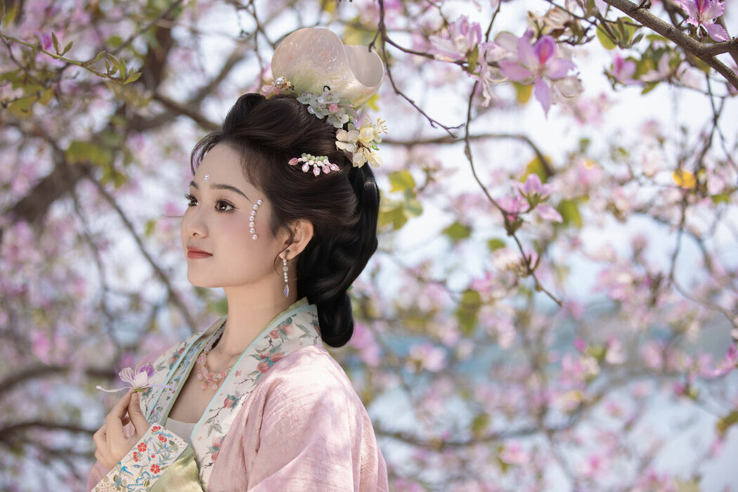 YiTuYu艺图语 Vol.8918 Jiu Shi Jiao Mei Nan A (34P)