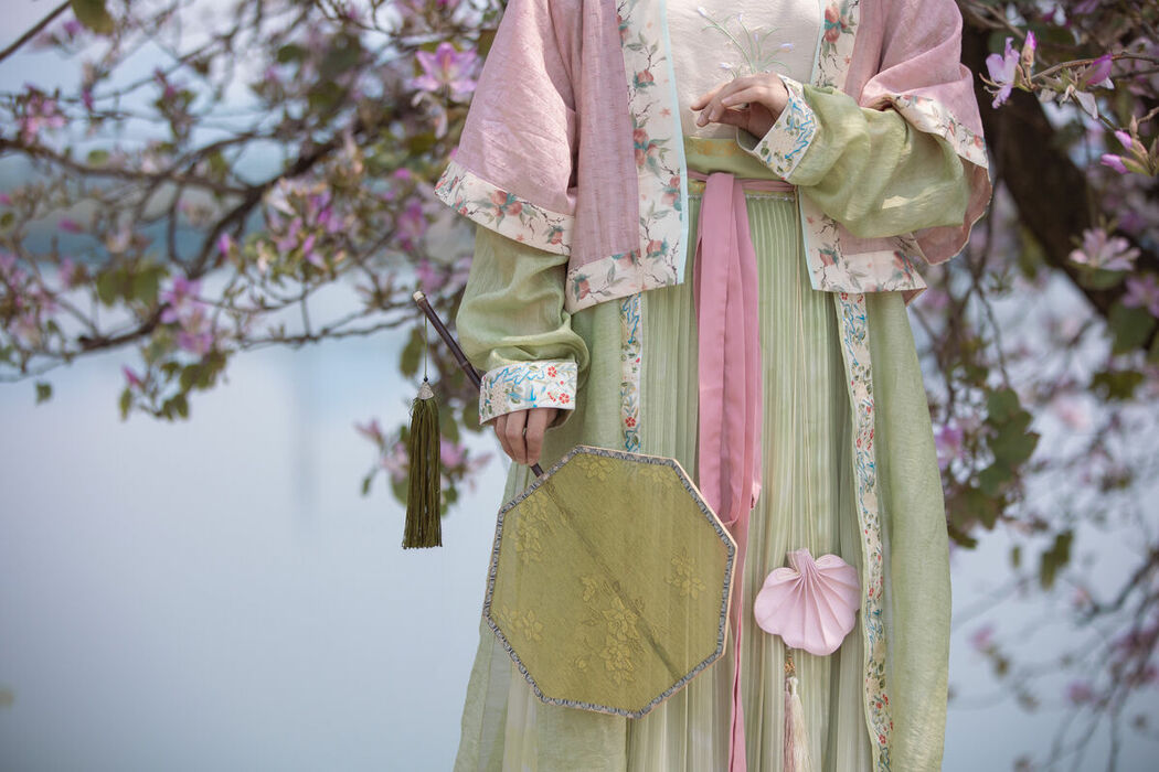 YiTuYu艺图语 Vol.8918 Jiu Shi Jiao Mei Nan A (34P)