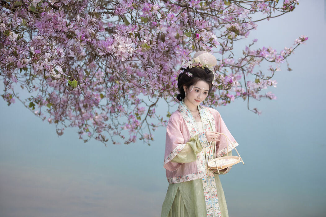 YiTuYu艺图语 Vol.8918 Jiu Shi Jiao Mei Nan A (34P)