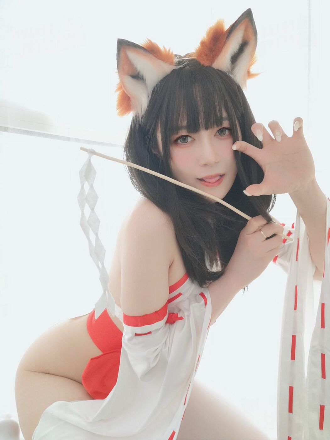 Coser@白银81 – 神社小狐狸 Part01 (48P – 7V)