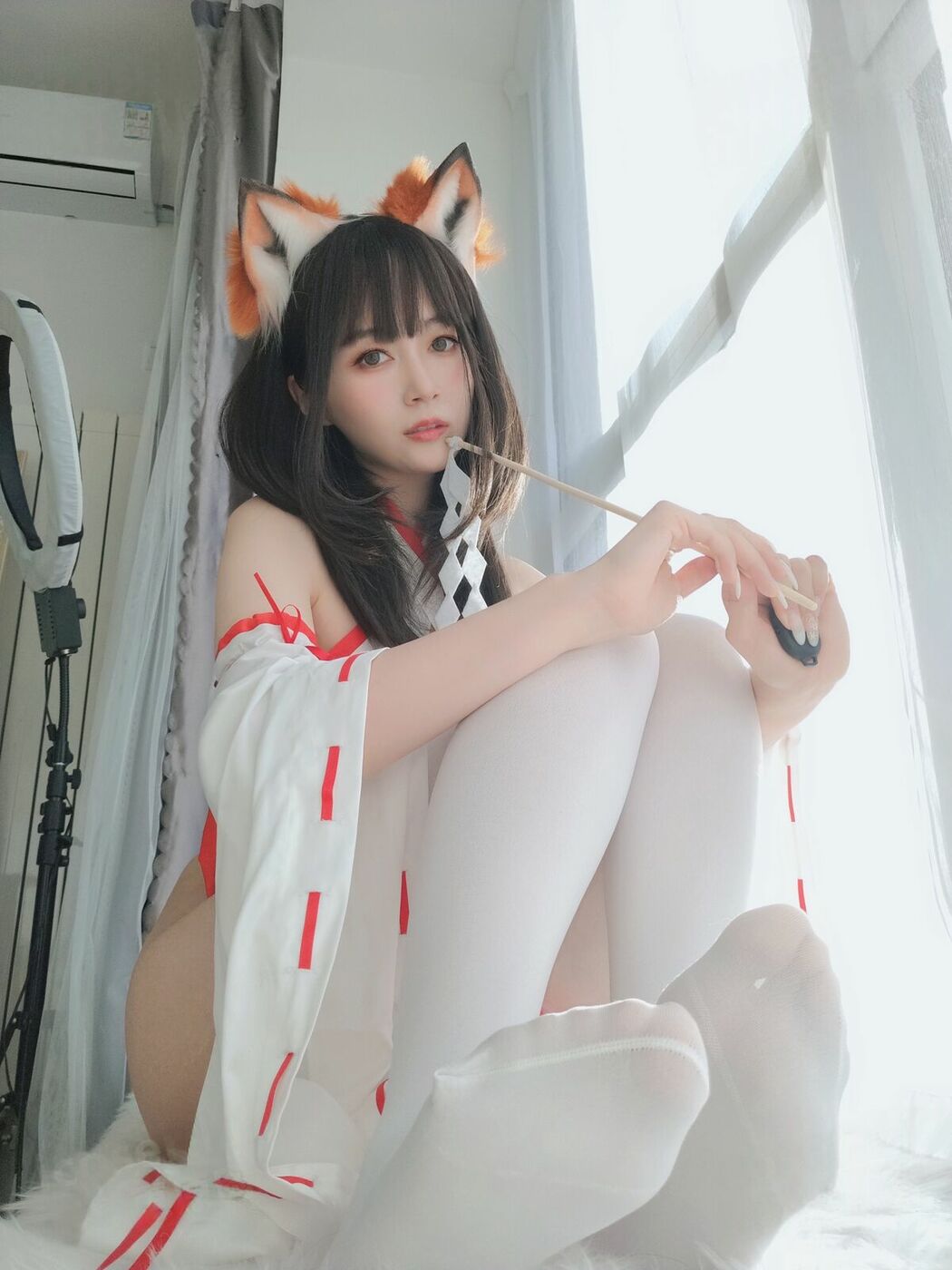 Coser@白银81 – 神社小狐狸 Part01 (48P – 7V)