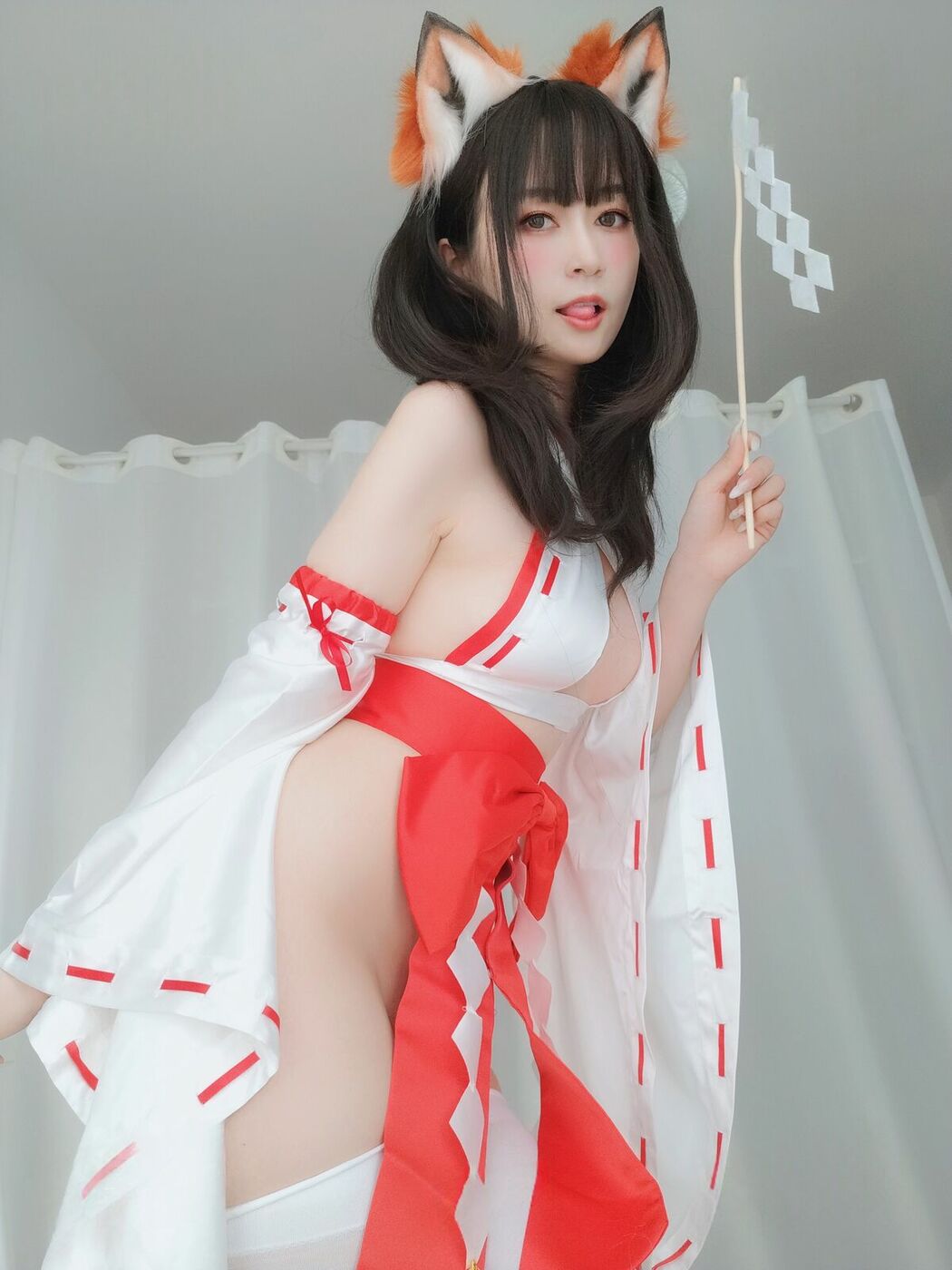 Coser@白银81 – 神社小狐狸 Part01 (48P – 7V)