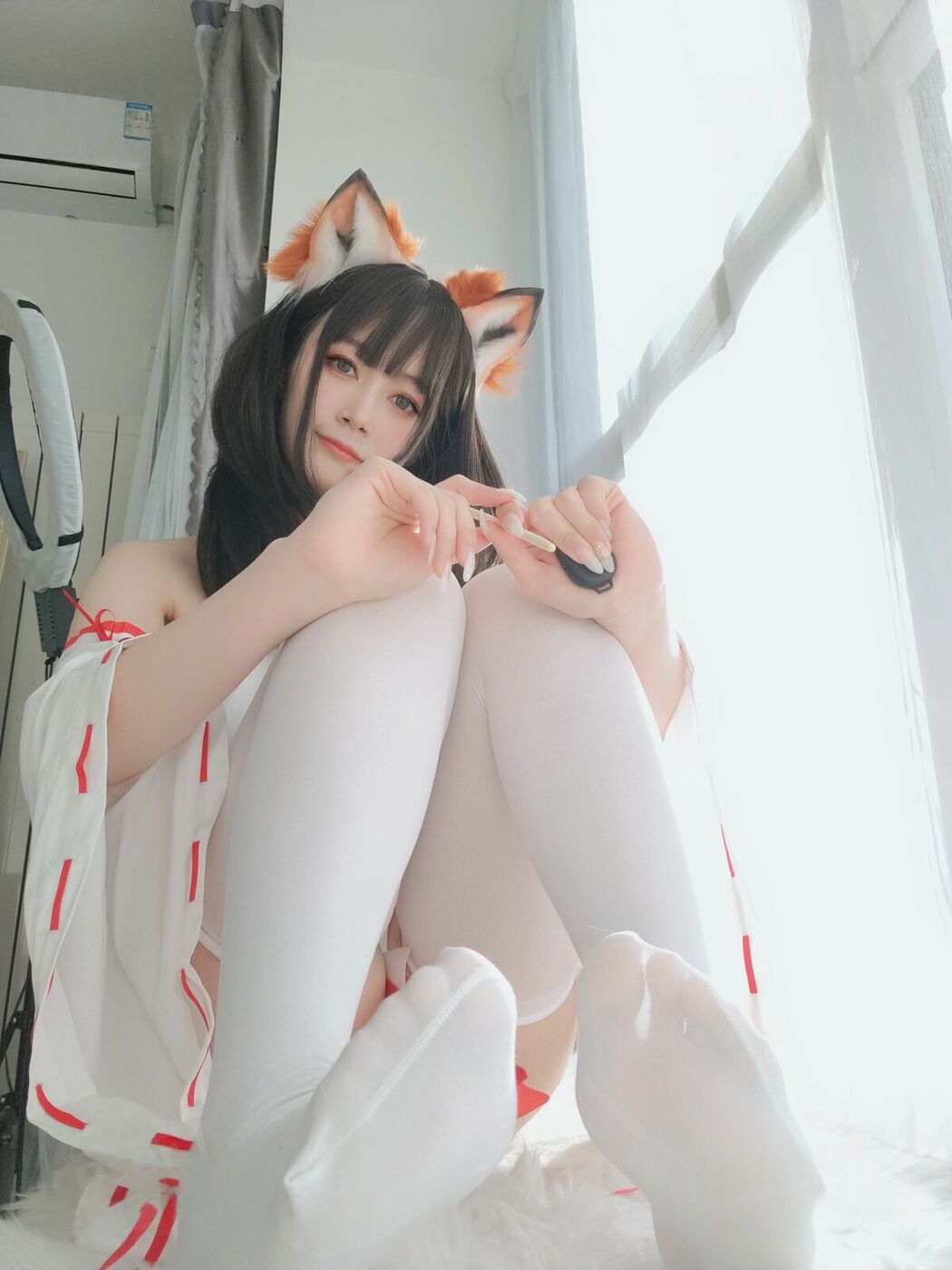 Coser@白银81 – 神社小狐狸 Part01 (48P – 7V)