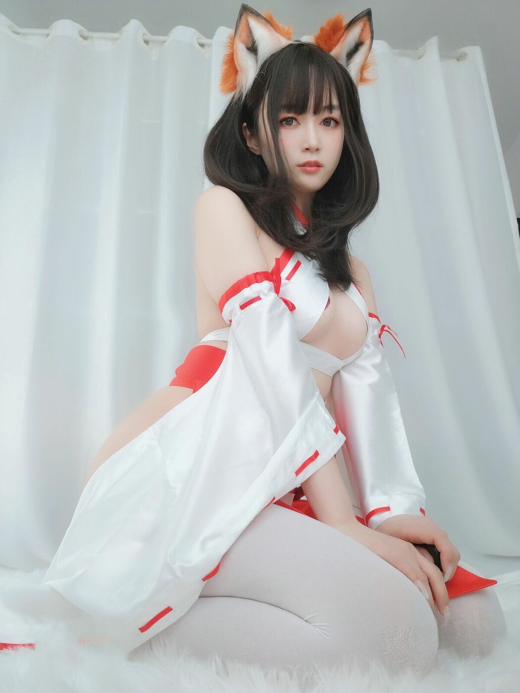 Coser@白银81 – 神社小狐狸 Part01 (48P – 7V)