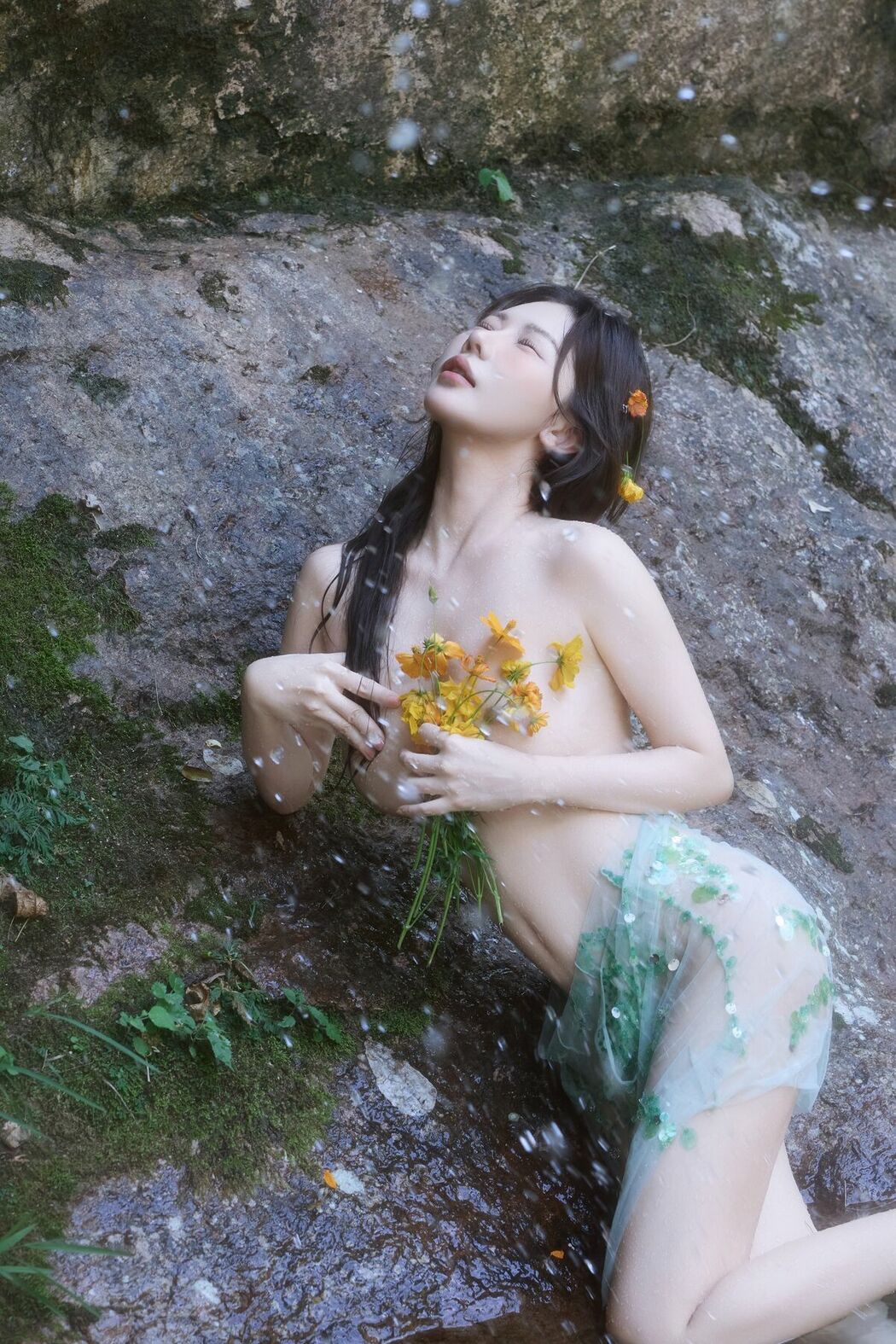 XiuRen秀人网 Uncensored Yin Tian Tian 尹甜甜 – R18 秀人网模特 溪水边 (74P)