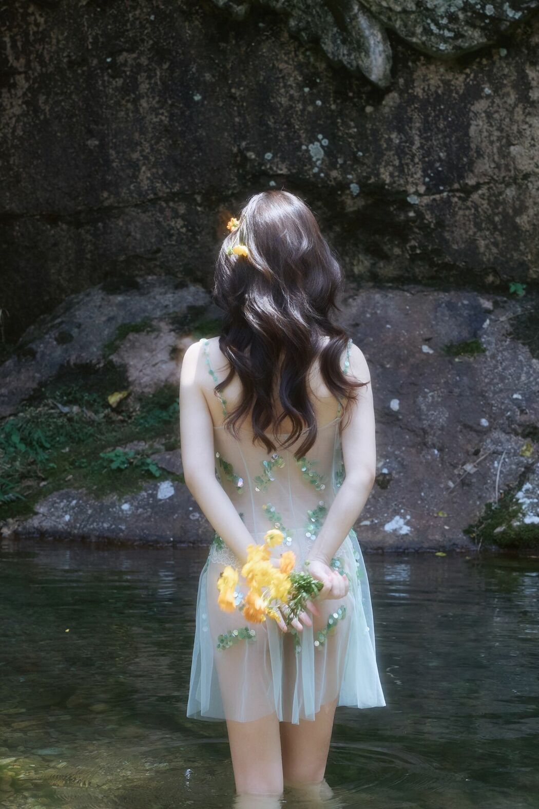 XiuRen秀人网 Uncensored Yin Tian Tian 尹甜甜 – R18 秀人网模特 溪水边 (74P)