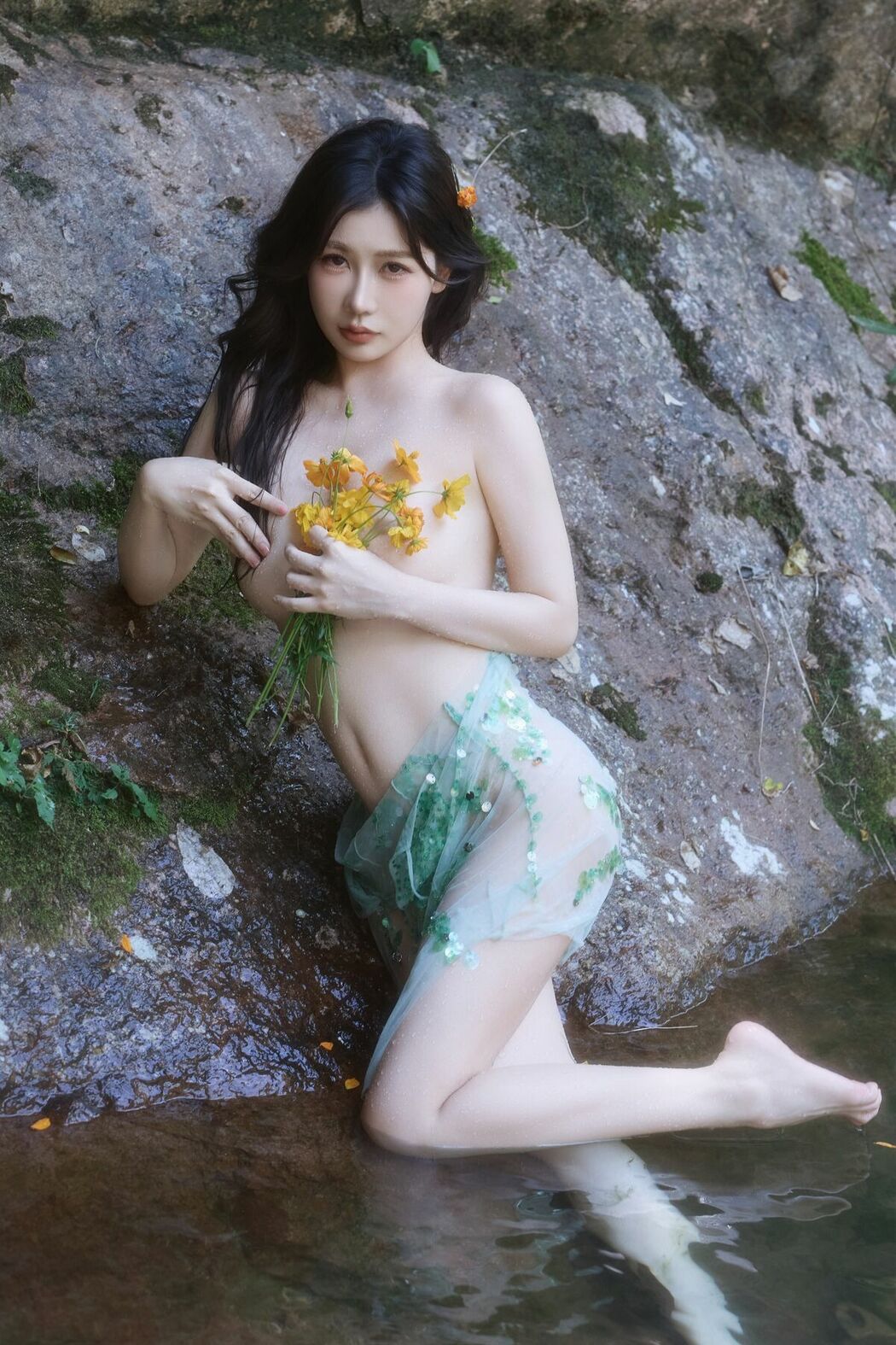 XiuRen秀人网 Uncensored Yin Tian Tian 尹甜甜 – R18 秀人网模特 溪水边 (74P)