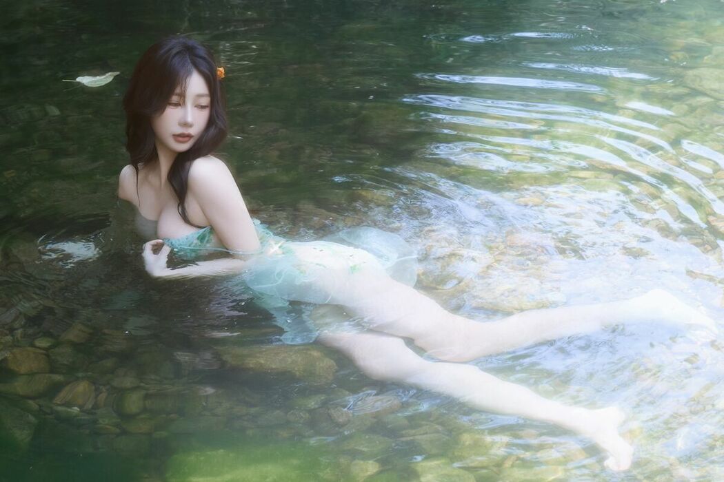 XiuRen秀人网 Uncensored Yin Tian Tian 尹甜甜 – R18 秀人网模特 溪水边 (74P)