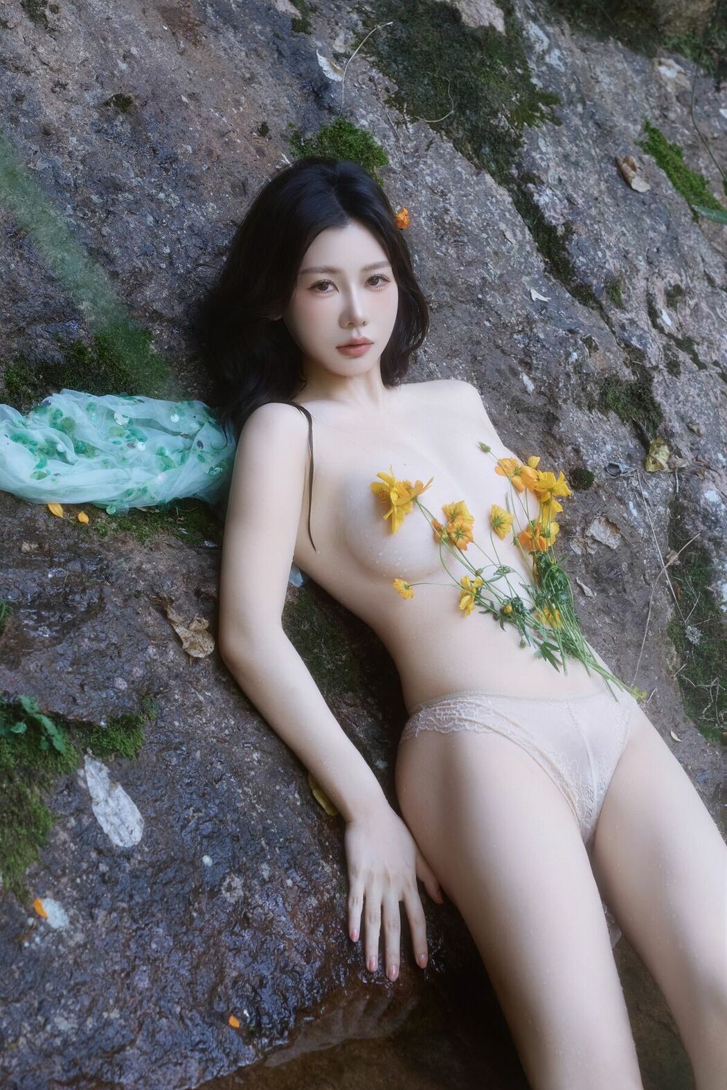 XiuRen秀人网 Uncensored Yin Tian Tian 尹甜甜 – R18 秀人网模特 溪水边 (74P)