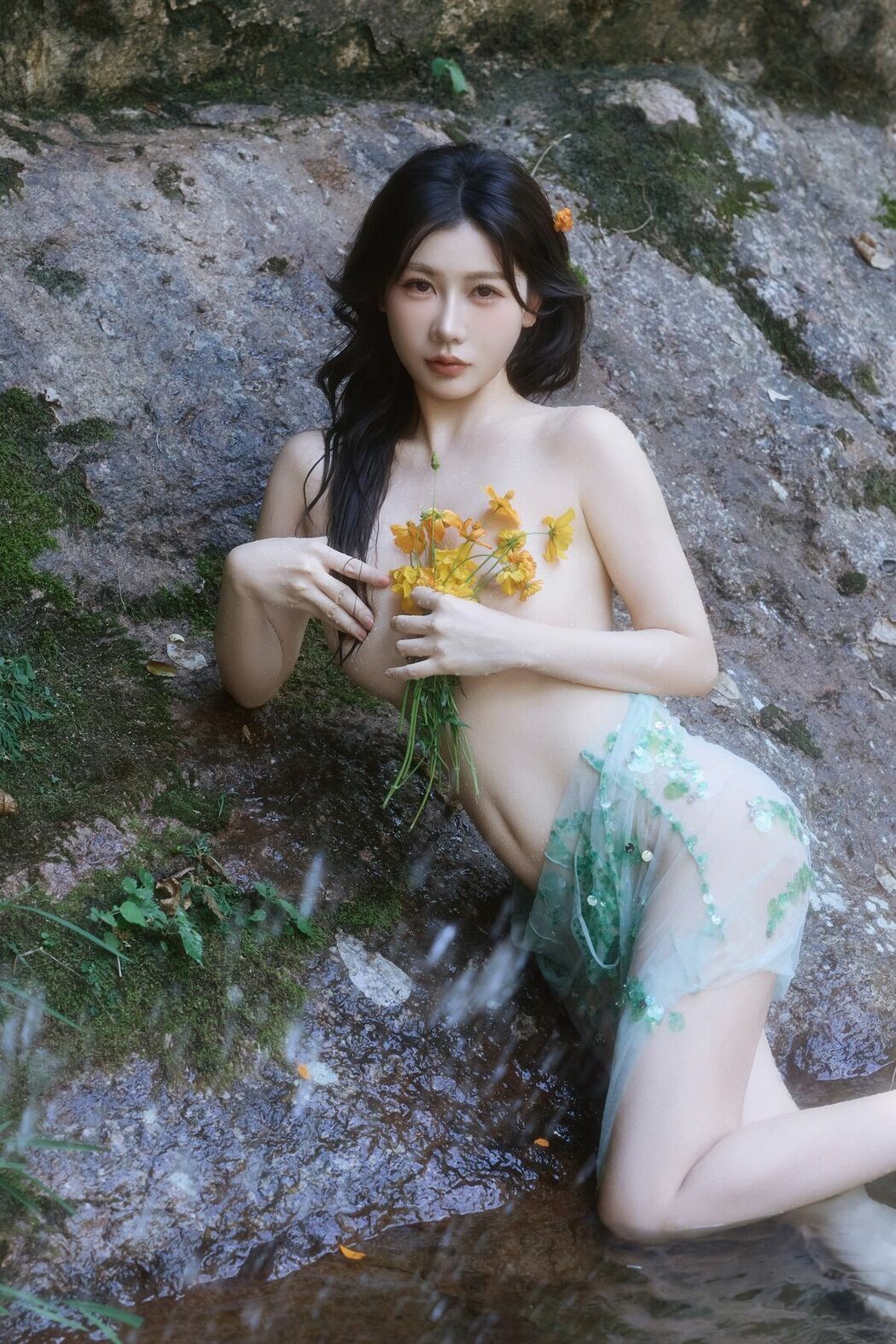 XiuRen秀人网 Uncensored Yin Tian Tian 尹甜甜 – R18 秀人网模特 溪水边 (74P)