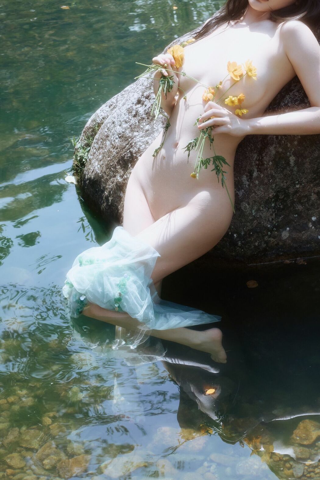 XiuRen秀人网 Uncensored Yin Tian Tian 尹甜甜 – R18 秀人网模特 溪水边 (74P)