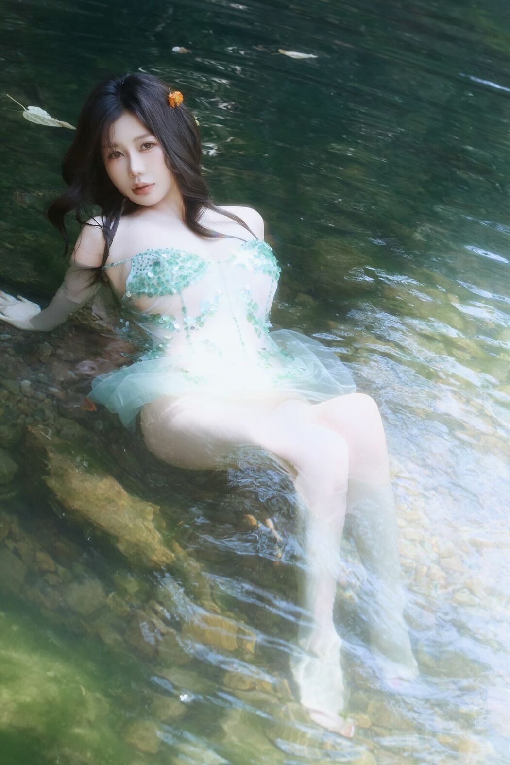 XiuRen秀人网 Uncensored Yin Tian Tian 尹甜甜 – R18 秀人网模特 溪水边 (74P)