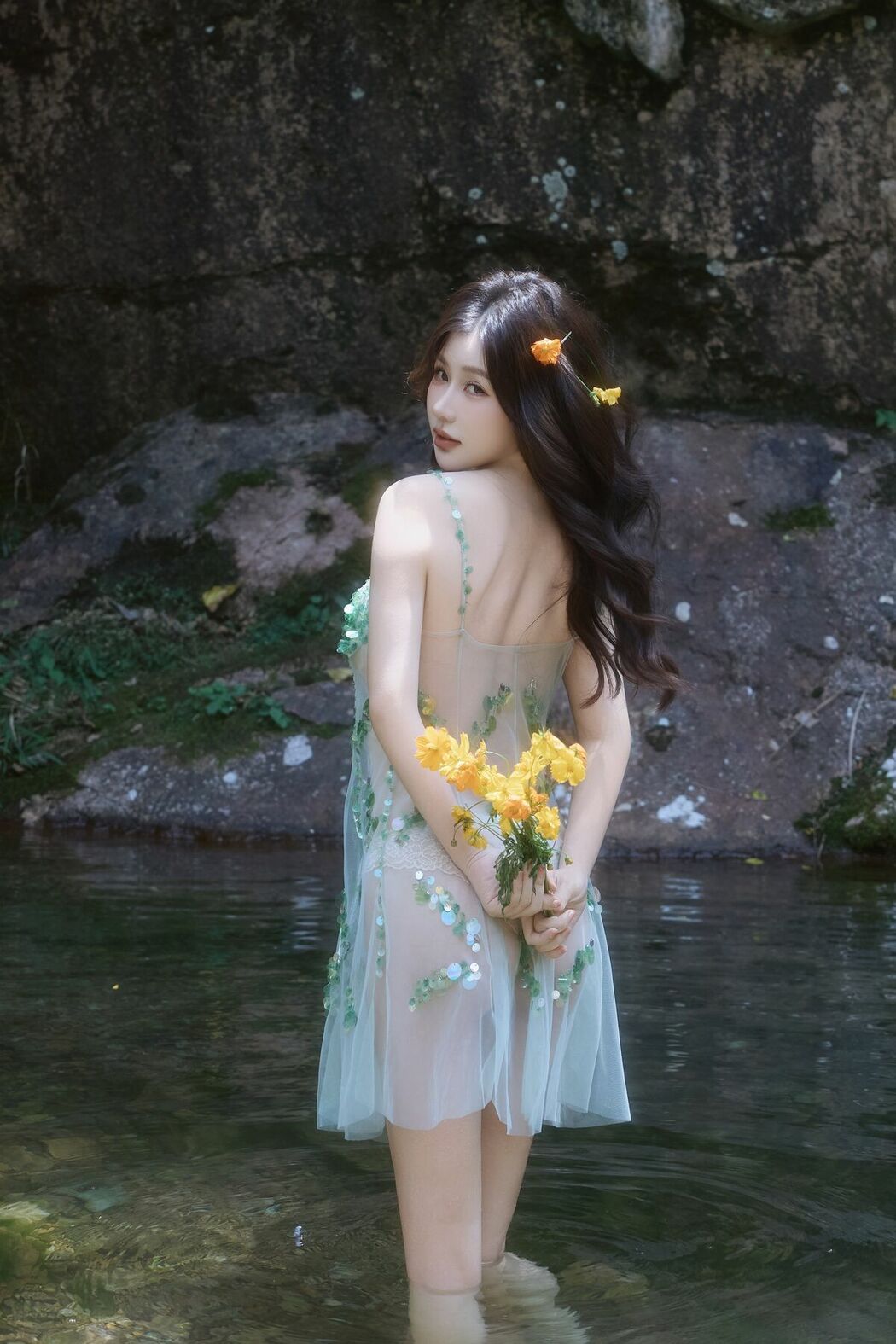 XiuRen秀人网 Uncensored Yin Tian Tian 尹甜甜 – R18 秀人网模特 溪水边 (74P)