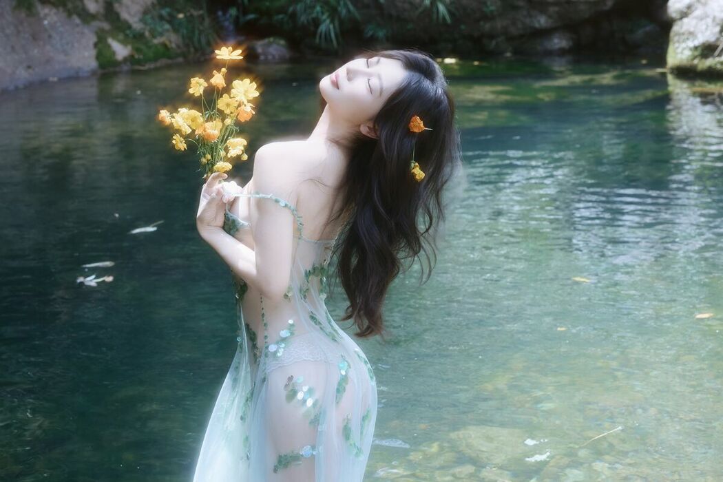 XiuRen秀人网 Uncensored Yin Tian Tian 尹甜甜 – R18 秀人网模特 溪水边 (74P)