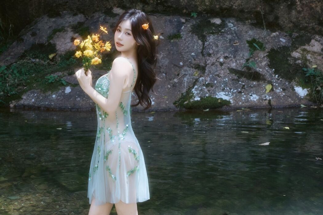 XiuRen秀人网 Uncensored Yin Tian Tian 尹甜甜 – R18 秀人网模特 溪水边 (74P)