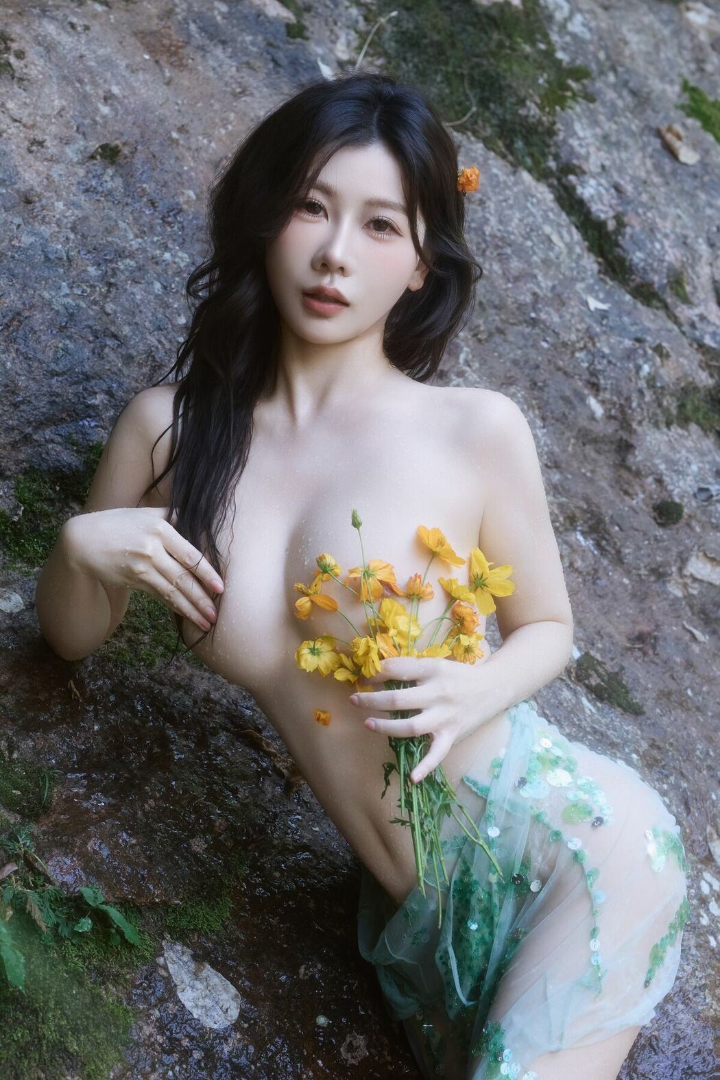 XiuRen秀人网 Uncensored Yin Tian Tian 尹甜甜 – R18 秀人网模特 溪水边 (74P)