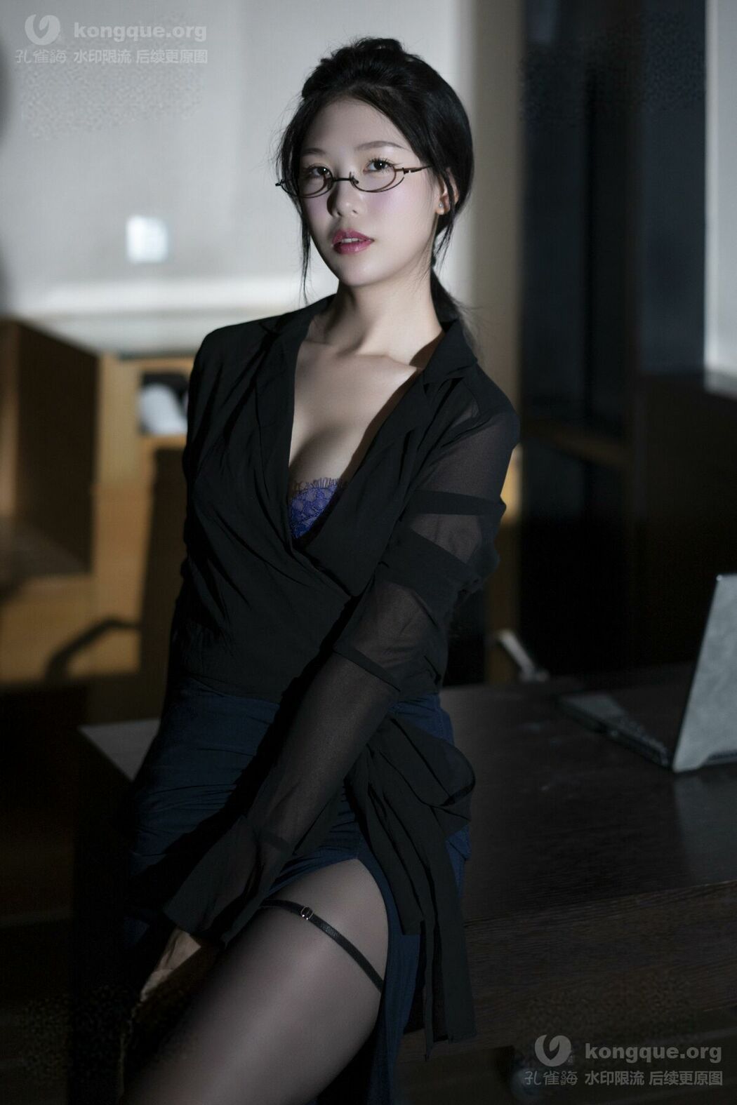 Coser@抖娘-利世 – 秘书眼镜娘 (77P)