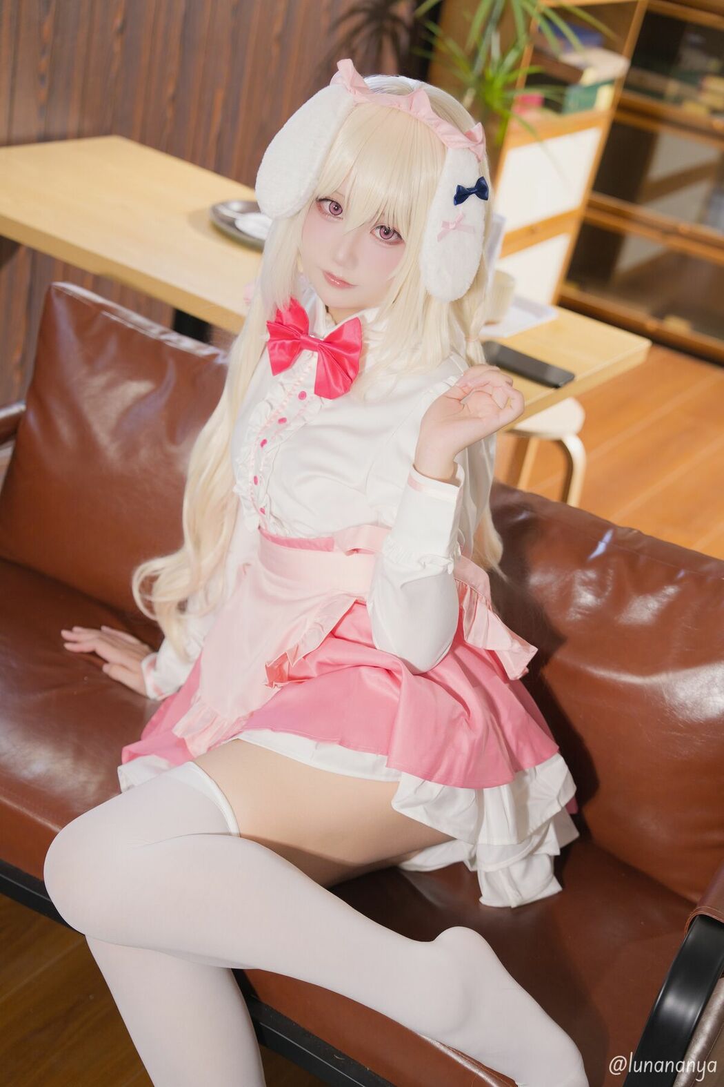Coser@lunananya – 巧克甜恋 御园莓华 (23P)