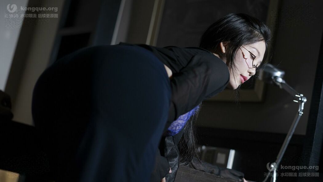 Coser@抖娘-利世 – 秘书眼镜娘 (77P)