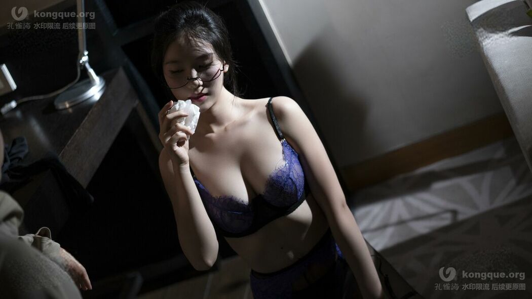 Coser@抖娘-利世 – 秘书眼镜娘 (77P)