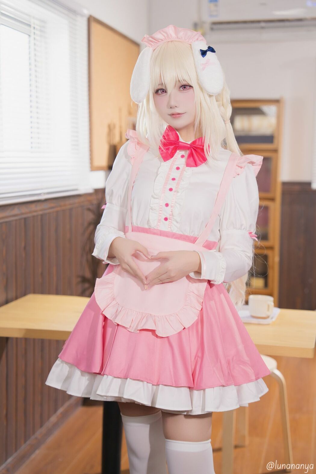 Coser@lunananya – 巧克甜恋 御园莓华 (23P)