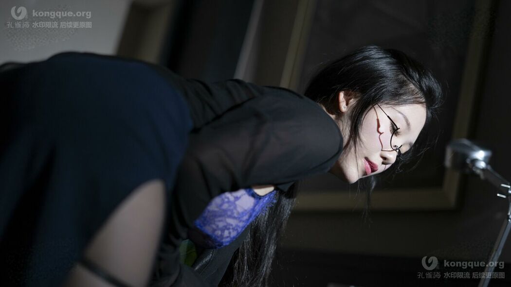 Coser@抖娘-利世 – 秘书眼镜娘 (77P)