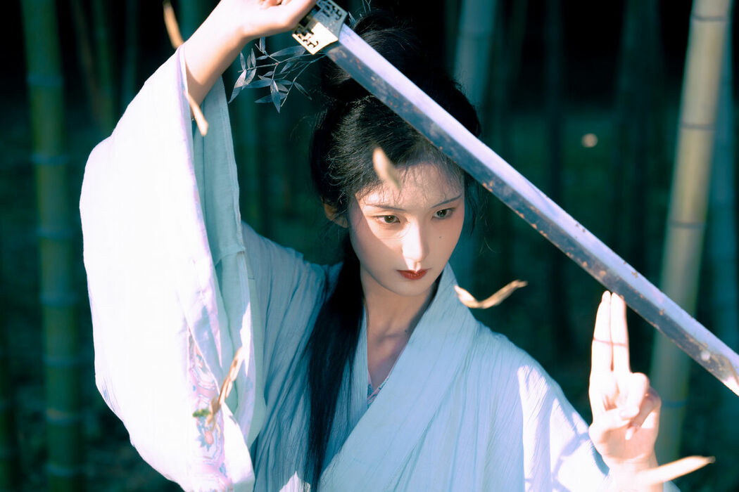 YiTuYu艺图语 Vol.8919 He Li Han (29P)