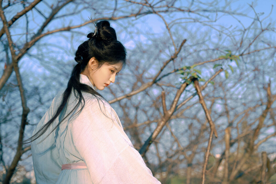 YiTuYu艺图语 Vol.8919 He Li Han (29P)