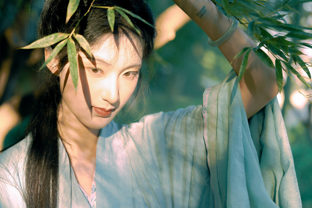 YiTuYu艺图语 Vol.8919 He Li Han (29P)