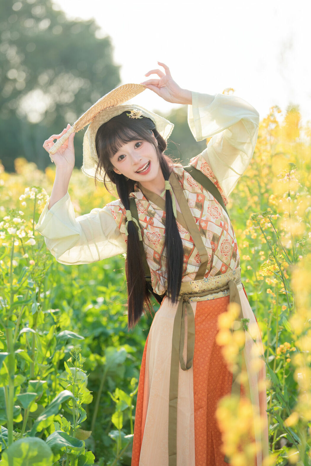 YiTuYu艺图语 Vol.8933 Xia Yu Xiao Nian (40P)