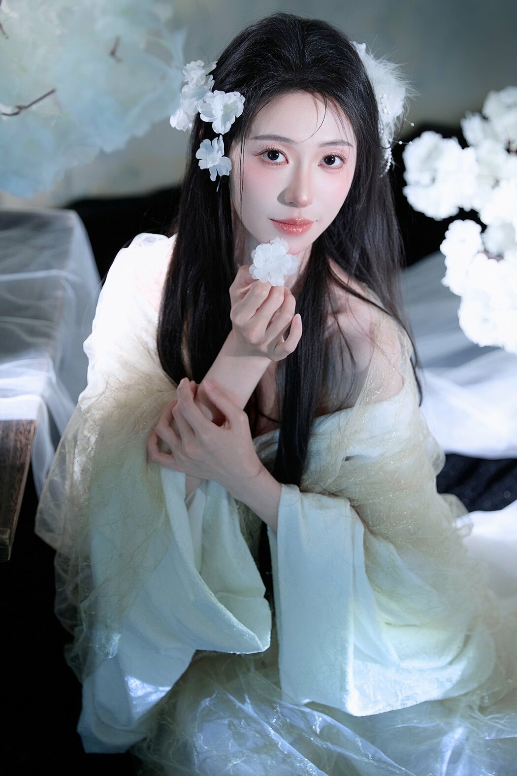 YiTuYu艺图语 Vol.8929 Fen Mian Gu Niang (15P) Cover Photo