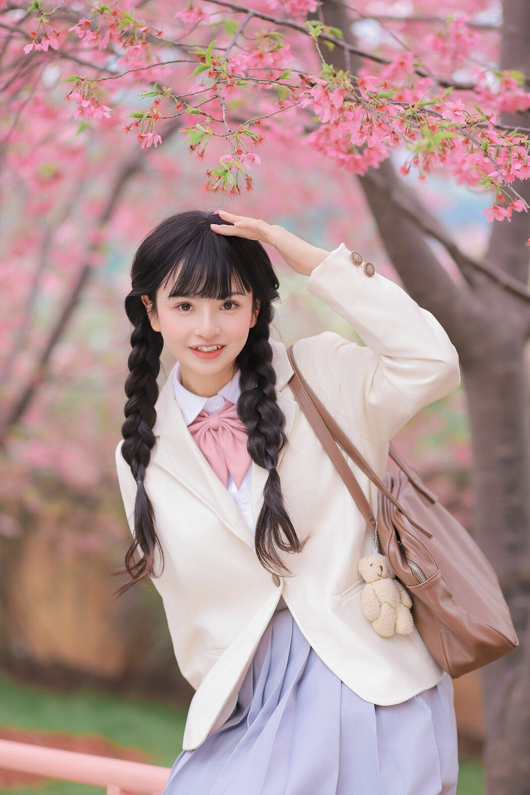 YiTuYu艺图语 Vol.8932 Zhuo Dao Yi Zhi Su Su (28P)