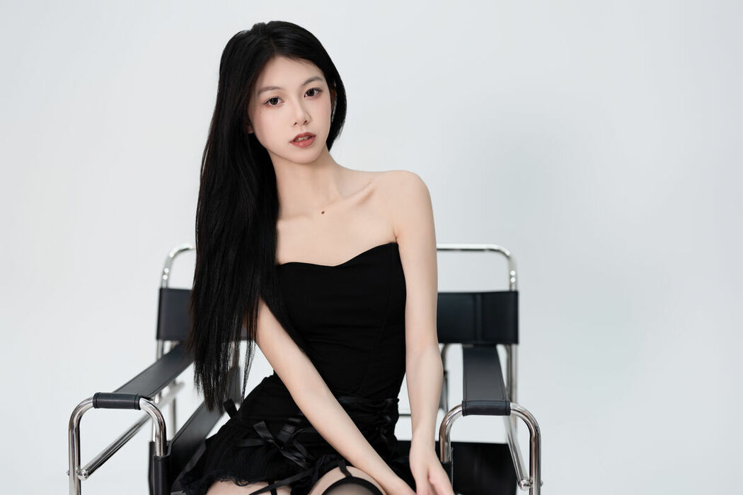 YiTuYu艺图语 Vol.8927 Xiao Zhen Tong Xue (54P)