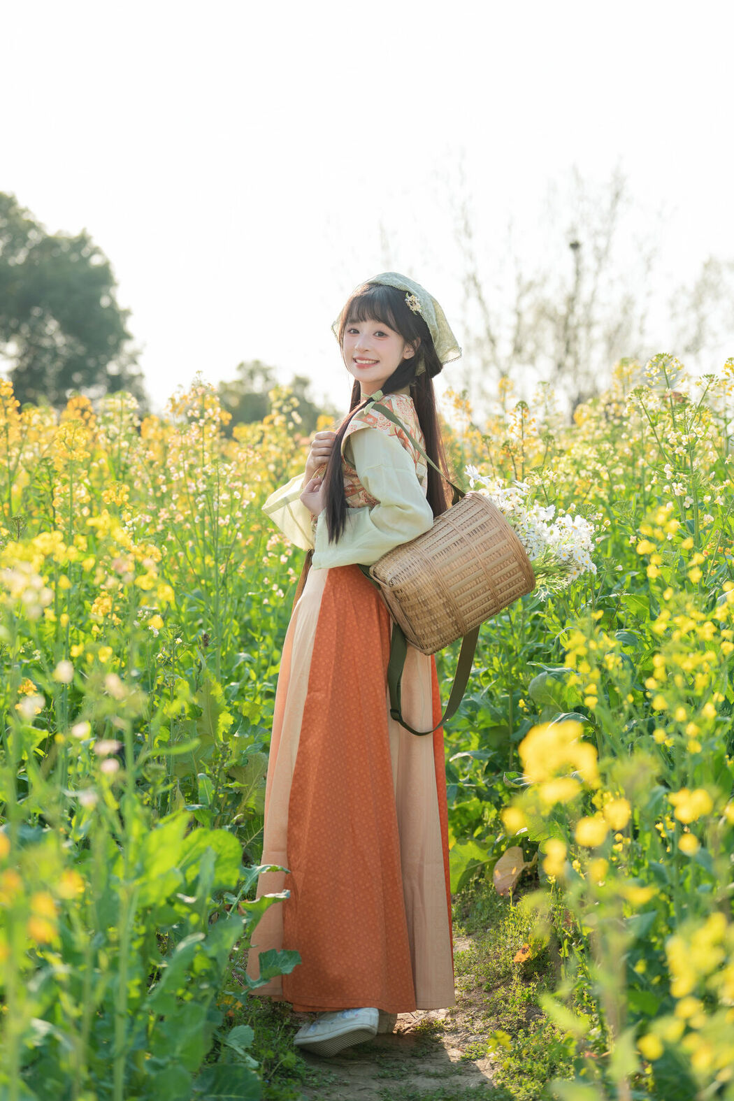 YiTuYu艺图语 Vol.8933 Xia Yu Xiao Nian (40P)