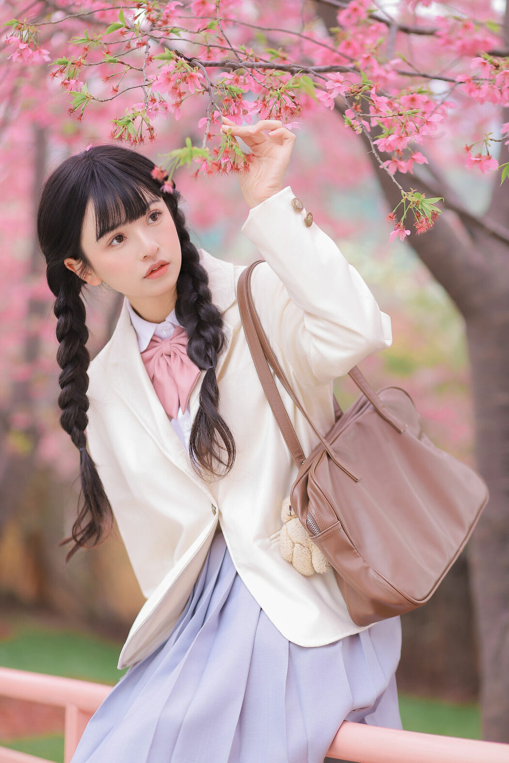 YiTuYu艺图语 Vol.8932 Zhuo Dao Yi Zhi Su Su (28P)