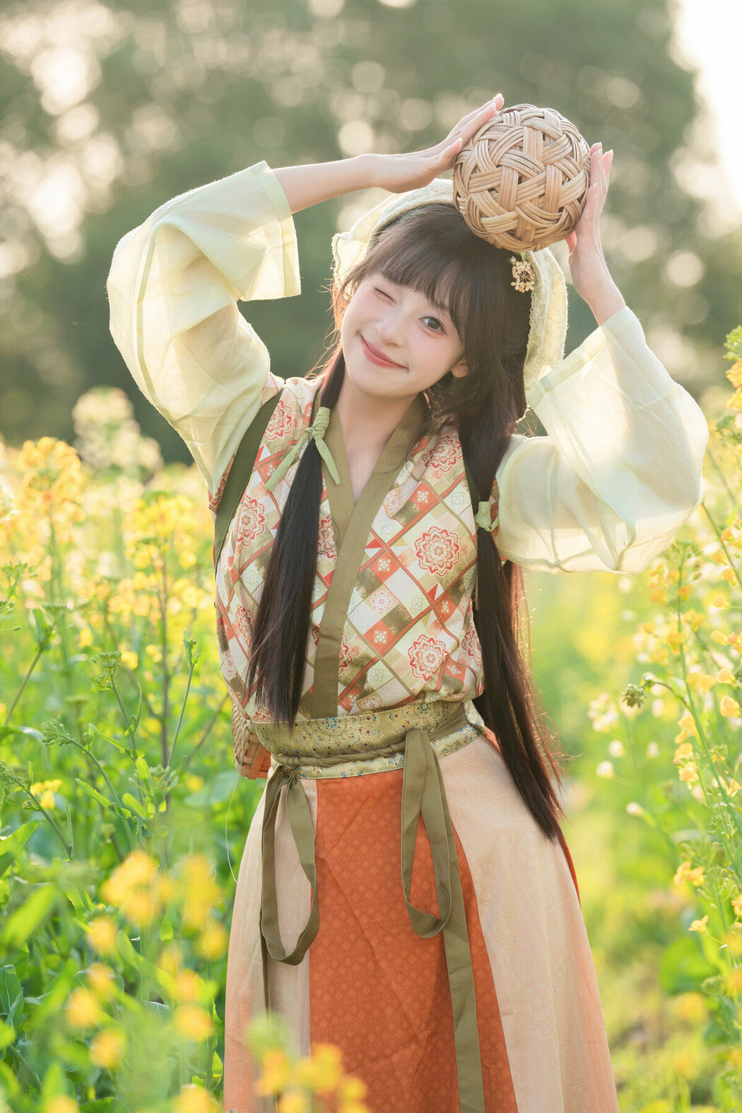 YiTuYu艺图语 Vol.8933 Xia Yu Xiao Nian (40P)