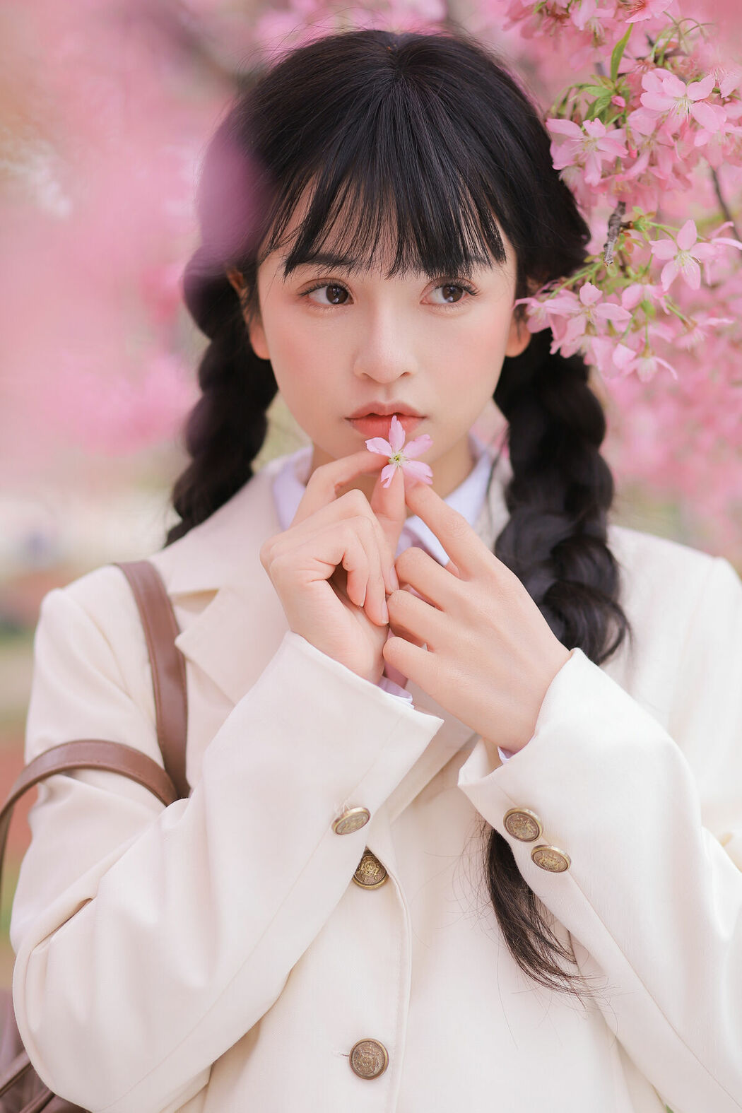 YiTuYu艺图语 Vol.8932 Zhuo Dao Yi Zhi Su Su (28P)