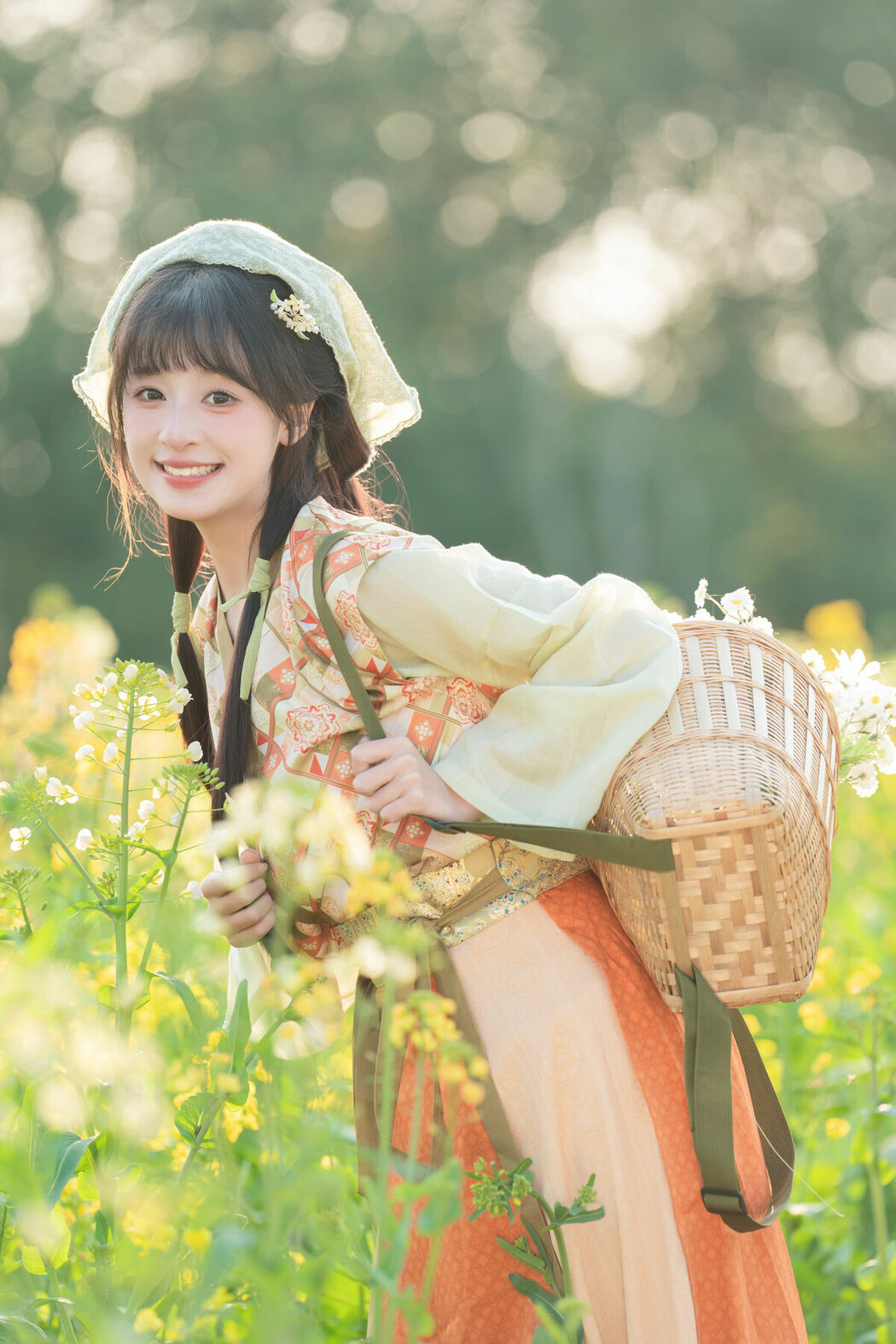 YiTuYu艺图语 Vol.8933 Xia Yu Xiao Nian (40P)